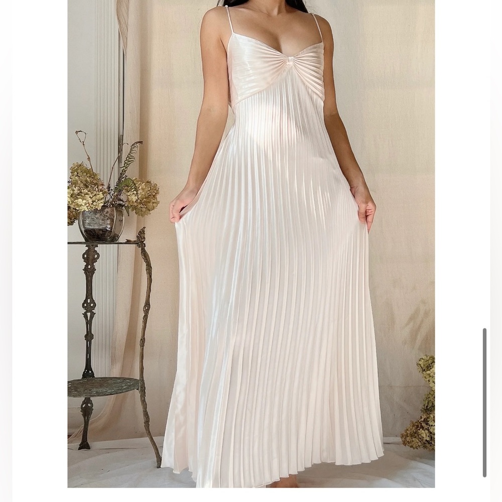 Vintage satin like pleated maxi dress